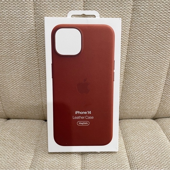 NEW Apple Brown Leather Case MagSafe Umber‎ Color iPhone 14 - Picture 1 of 4